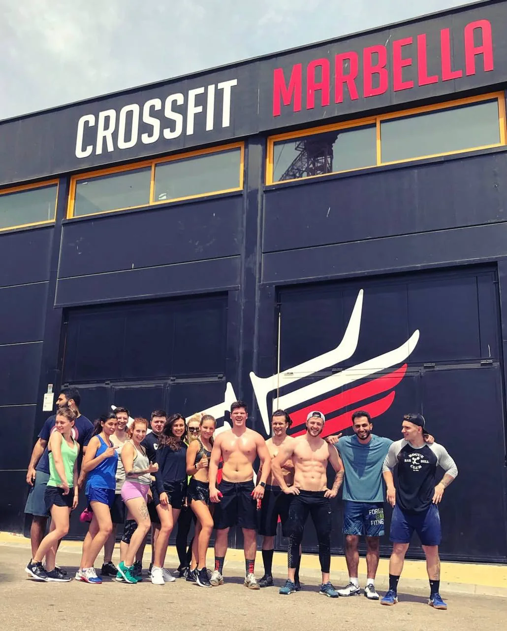 Участники кэмпа у зала CrossFit Marbella